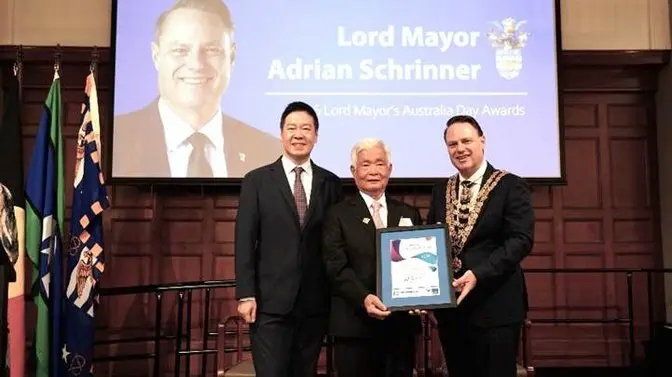 澳國慶日頒獎典禮 布市市長盛讚社區英雄凝聚城市力量 台灣社區溫錦文董事長獲頒傑出貢獻獎